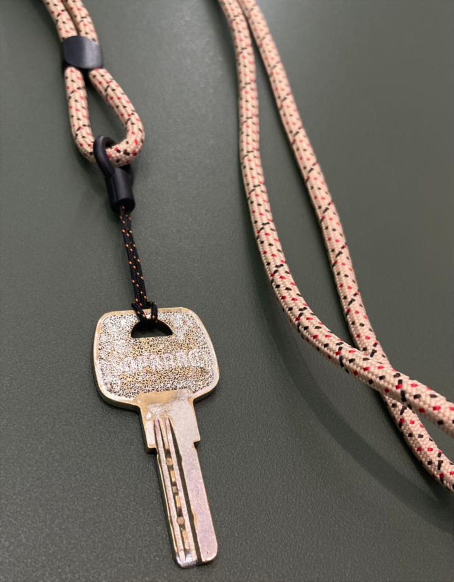 Cordão multifuncional